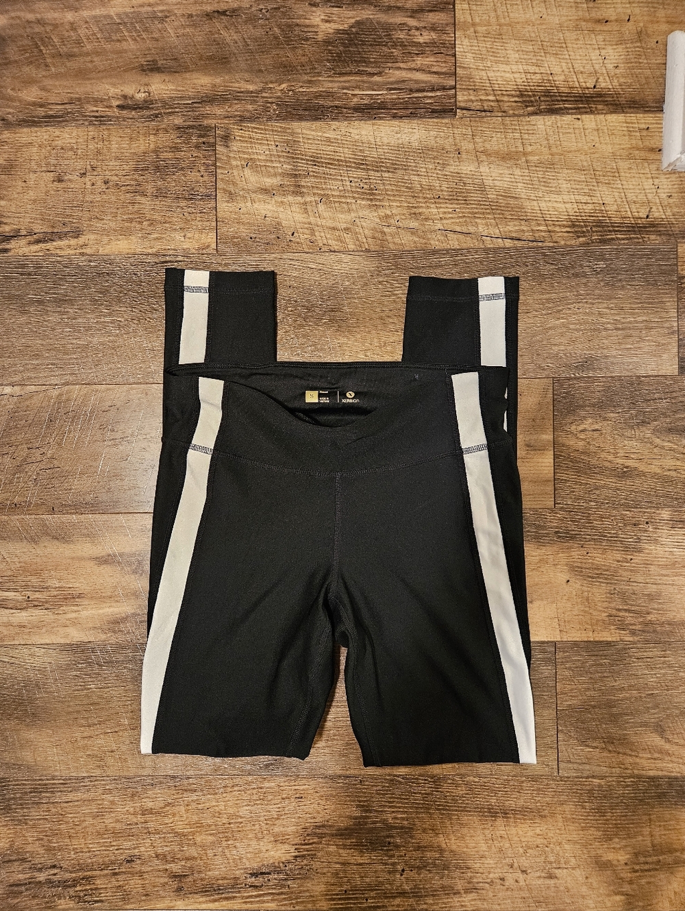 Athletic Fitted Leggings with White Side Stripe